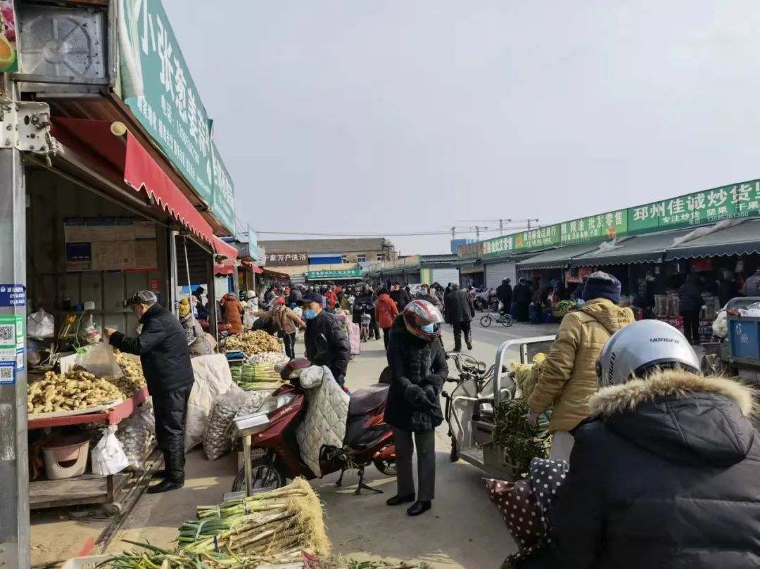 节前肉菜供应充足 购销两旺年味浓