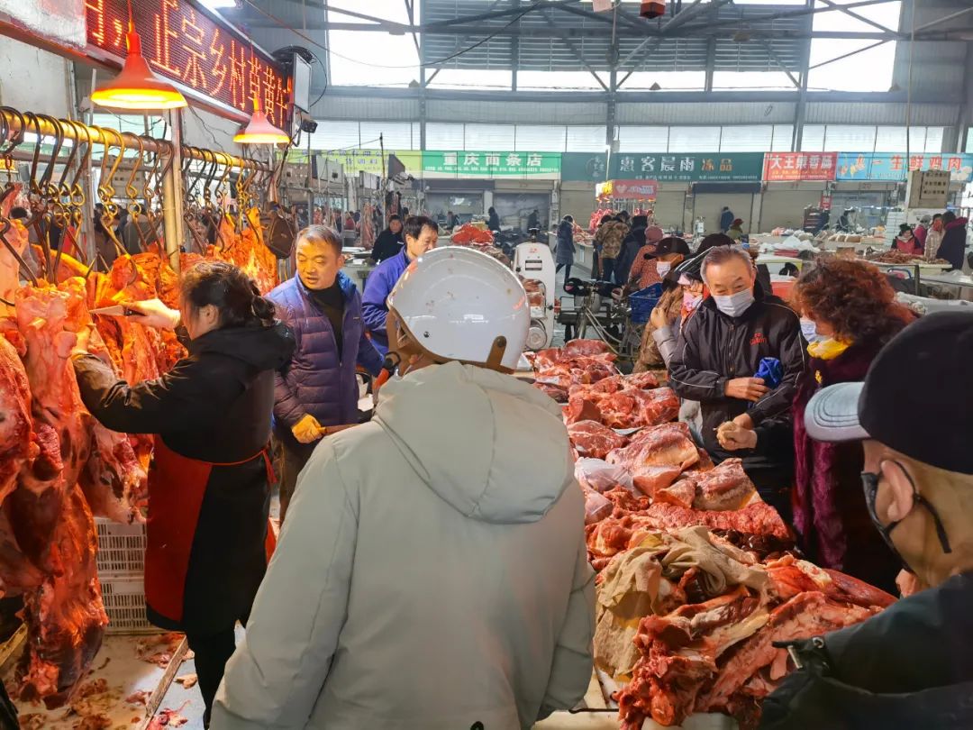 谁说年味淡了？多图实拍！藏在批发市场里的年味来啦~