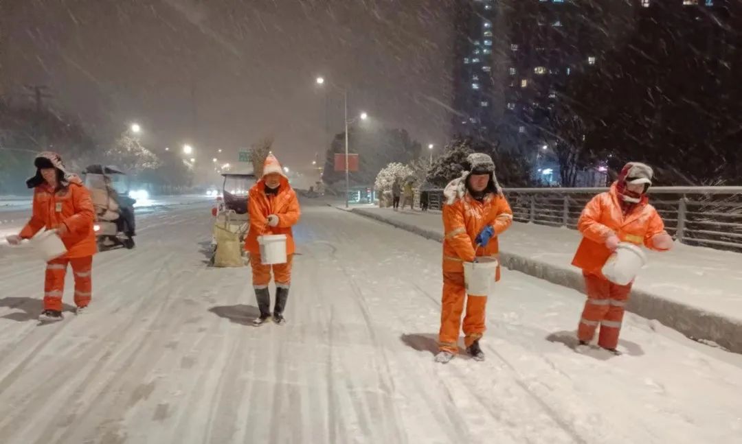 扫雪除冰,即刻行动! 扫雪除冰,即刻行动!