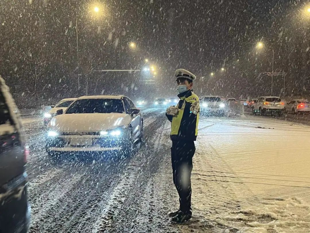 扫雪除冰，即刻行动！