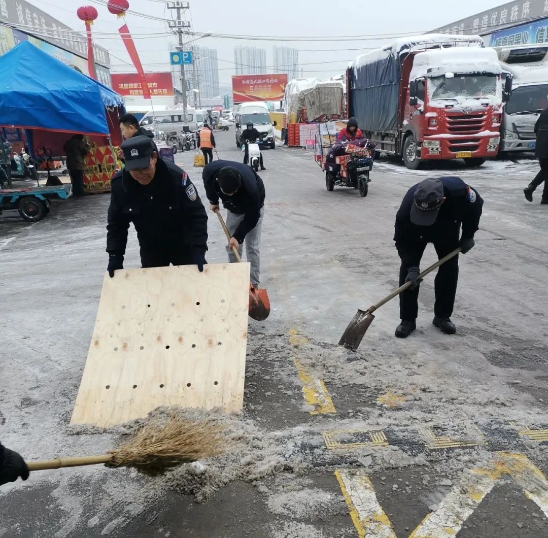 扫雪除冰,即刻行动! 扫雪除冰,即刻行动!
