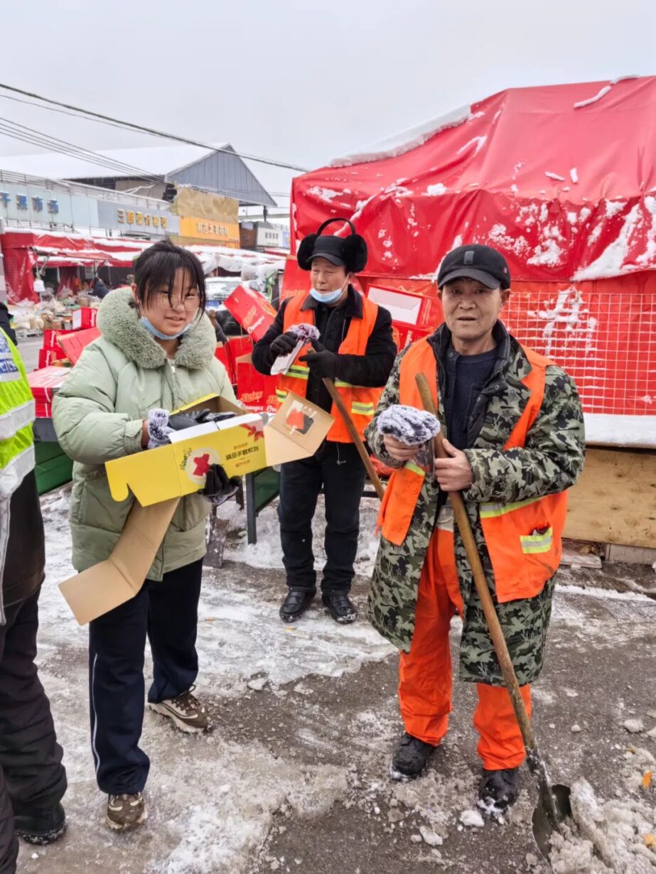 扫雪除冰,即刻行动! 扫雪除冰,即刻行动!