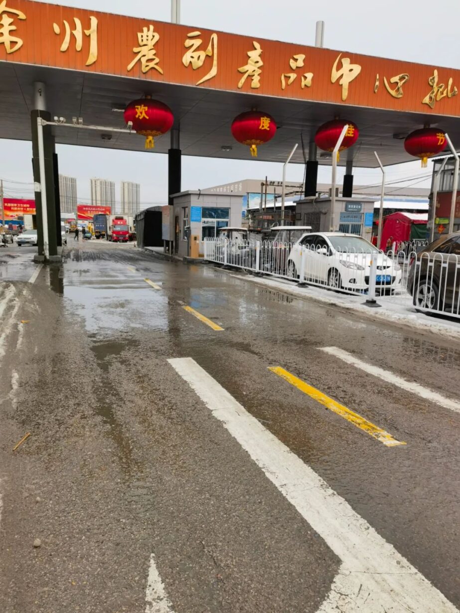 扫雪除冰齐上阵!全体行动保畅通! 扫雪除冰齐上阵!全体行动保畅通!