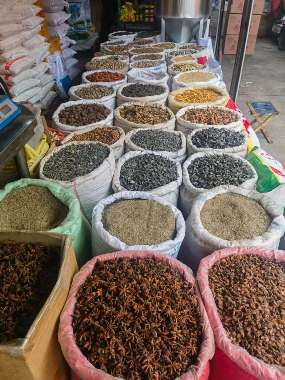 香迷糊了!孜然辣椒的灵魂碰撞,每一口都入魂~ 香迷糊了!孜然辣椒的灵魂碰撞,每一口都入魂~