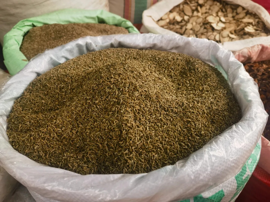 香迷糊了!孜然辣椒的灵魂碰撞,每一口都入魂~ 香迷糊了!孜然辣椒的灵魂碰撞,每一口都入魂~