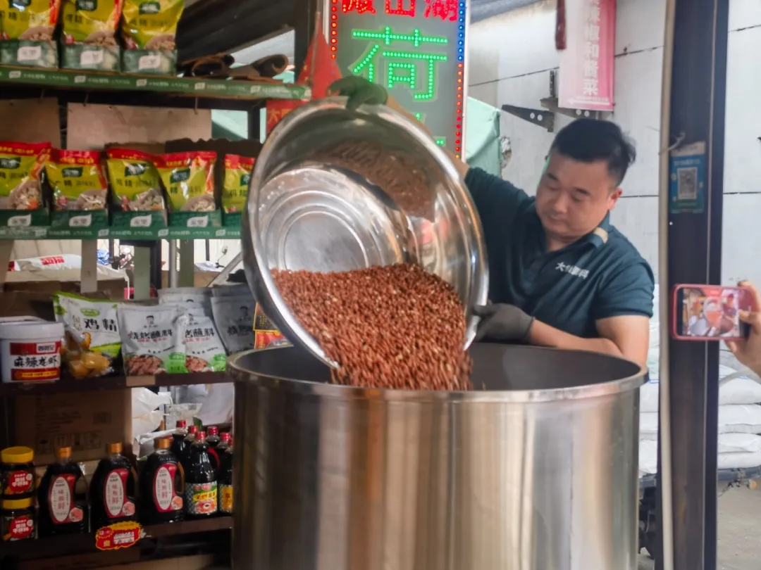 香迷糊了!孜然辣椒的灵魂碰撞,每一口都入魂~ 香迷糊了!孜然辣椒的灵魂碰撞,每一口都入魂~